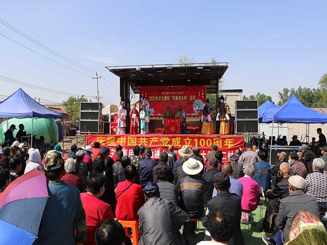 1632715611148061.jpg 5月22日廊坊市龍鳳演藝公司在廣陽區(qū)大伍龍二村文化惠民演出河北梆子《王寶釧》2.JPG